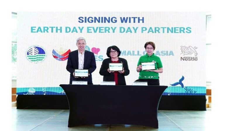 SIGNING WITH EARTH DAY EVERY DAY PARTNERS