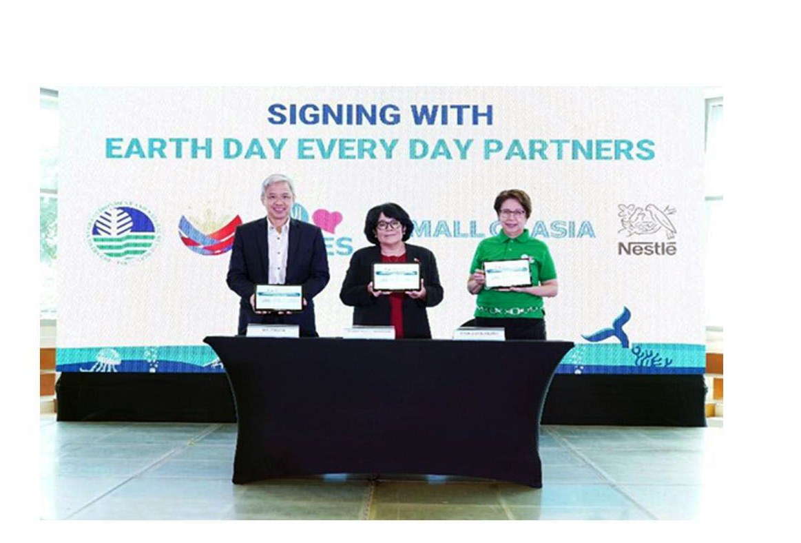 SIGNING WITH EARTH DAY EVERY DAY PARTNERS