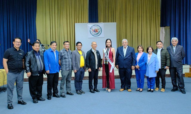 Queen Philippine Candidate makes a courtesy call to city officials